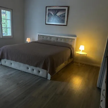 Гостевой дом Cozy For 2 In Тирана