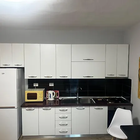 Cozy For 2 In Pensionat Tirana